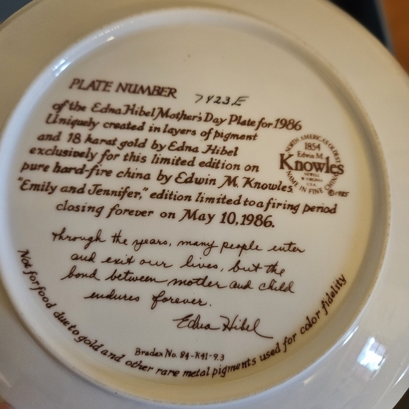 Edna Hibel Mother’s Day plate - Picture 2 of 7